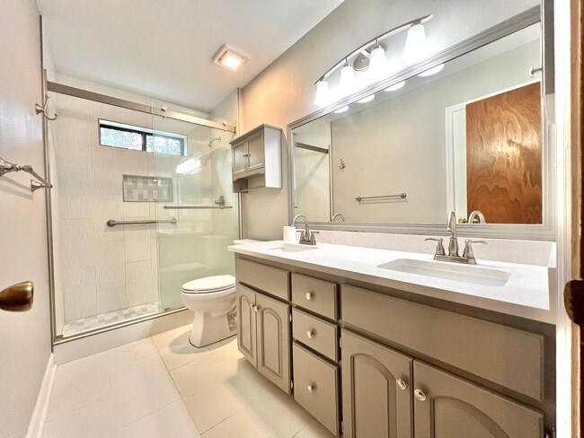 Building Photo - Fabulous house in Avondale on the East sid...