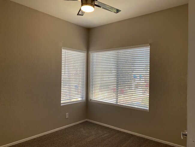 Building Photo - Must See 2/2.5 Condo in Pointe South Mount...