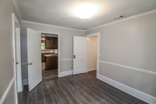 Building Photo - 6228 Rocky Ford Rd