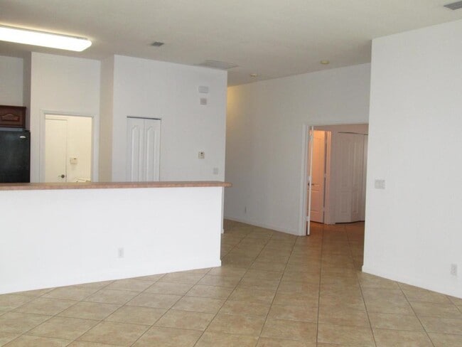 Building Photo - 131 Lancaster Way
