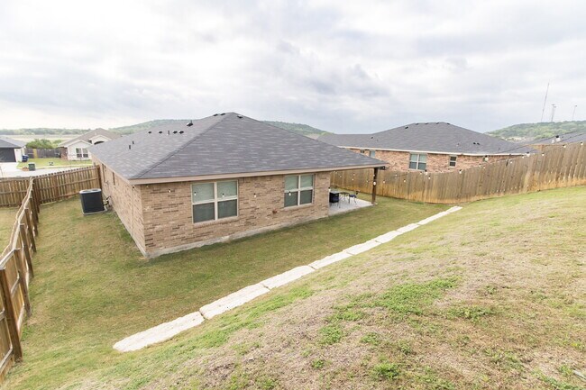 Building Photo - "Charming 3-Bedroom Retreat with 2 Baths and 1,760 Sq Ft of Comfort in Copperas Cove!"