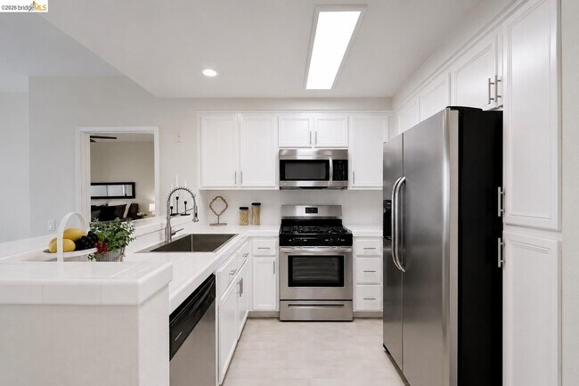 Building Photo - 200 Caldecott Ln