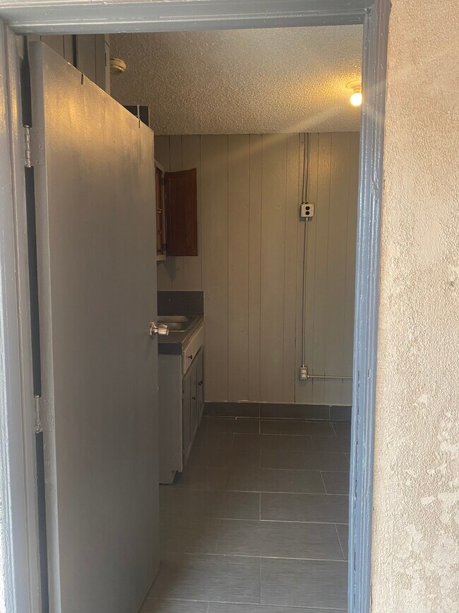 Building Photo - 4112 Santa Ana St