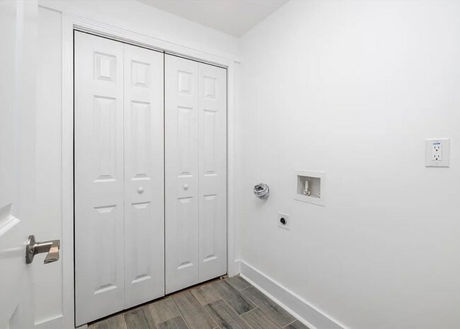 Building Photo - Spacious 5BR/3.5 BA Renovated Home Near Beltline with Off-Street Parking