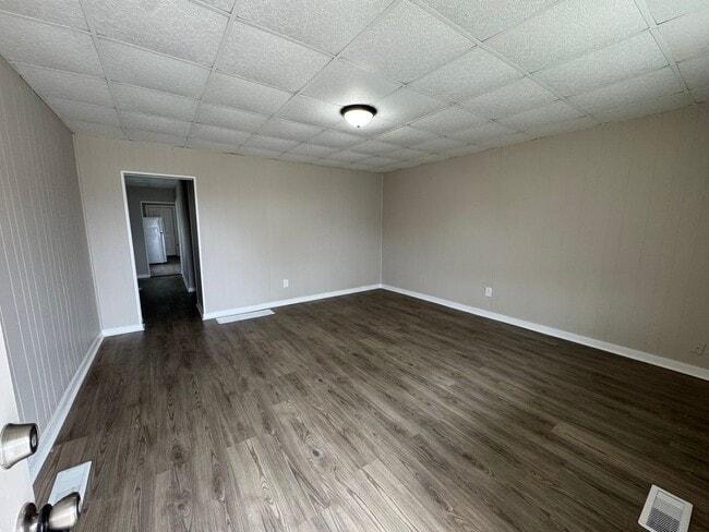 Building Photo - 106 E Maryland St