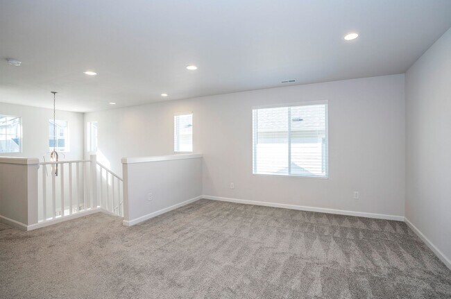 Building Photo - Newer 3-Bed Edgewood Home with A/C, Loft, ...