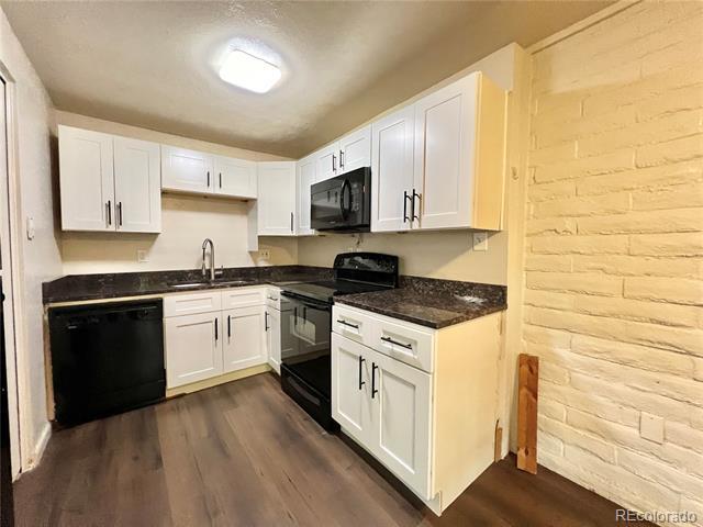 Building Photo - 875 S Quebec St