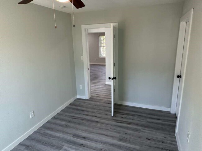 Building Photo - 1912 Gentry St