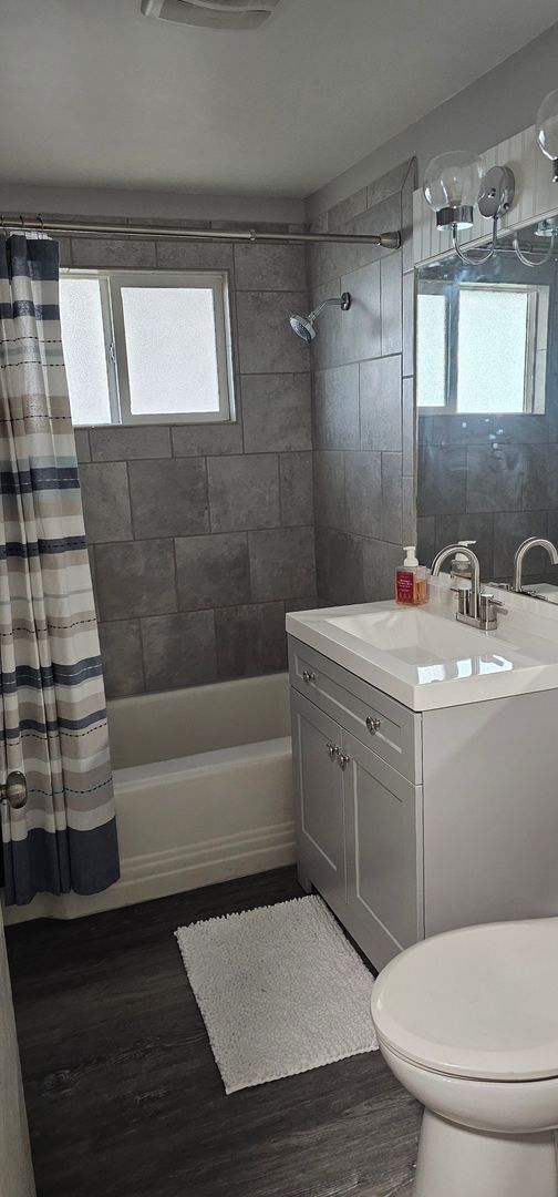 Building Photo - 3 bedroom Ramble House in Manette- Hardwood and Fireplace!