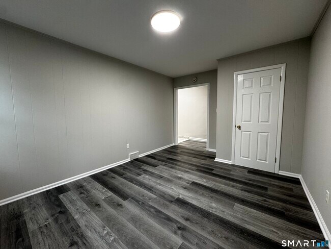 Building Photo - 45-51-51 Cowles St