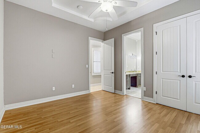 Building Photo - 724 Scott Ln