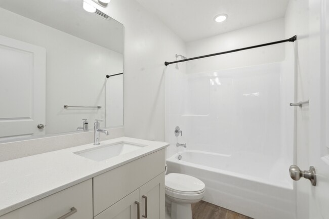 Building Photo - 613 W 550 N