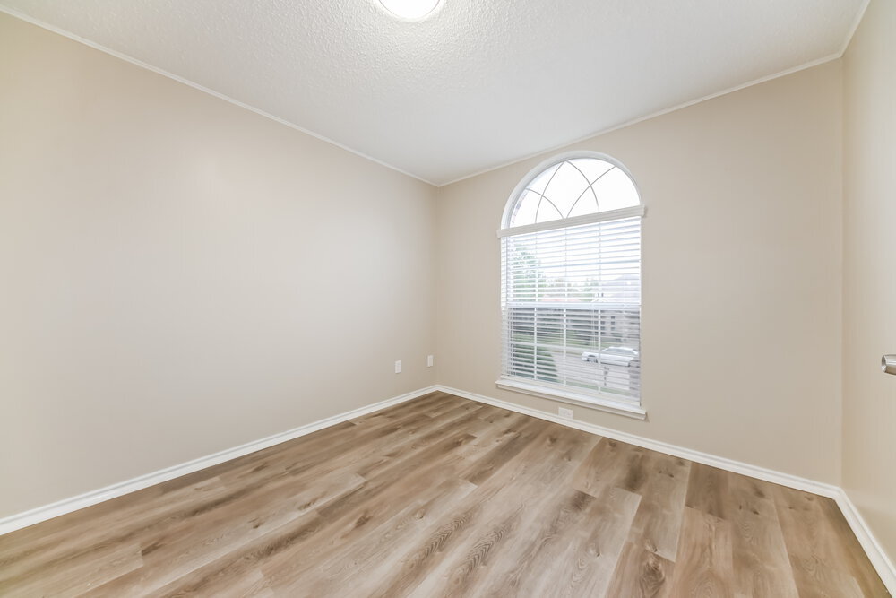 Building Photo - 2209 Amber Springs