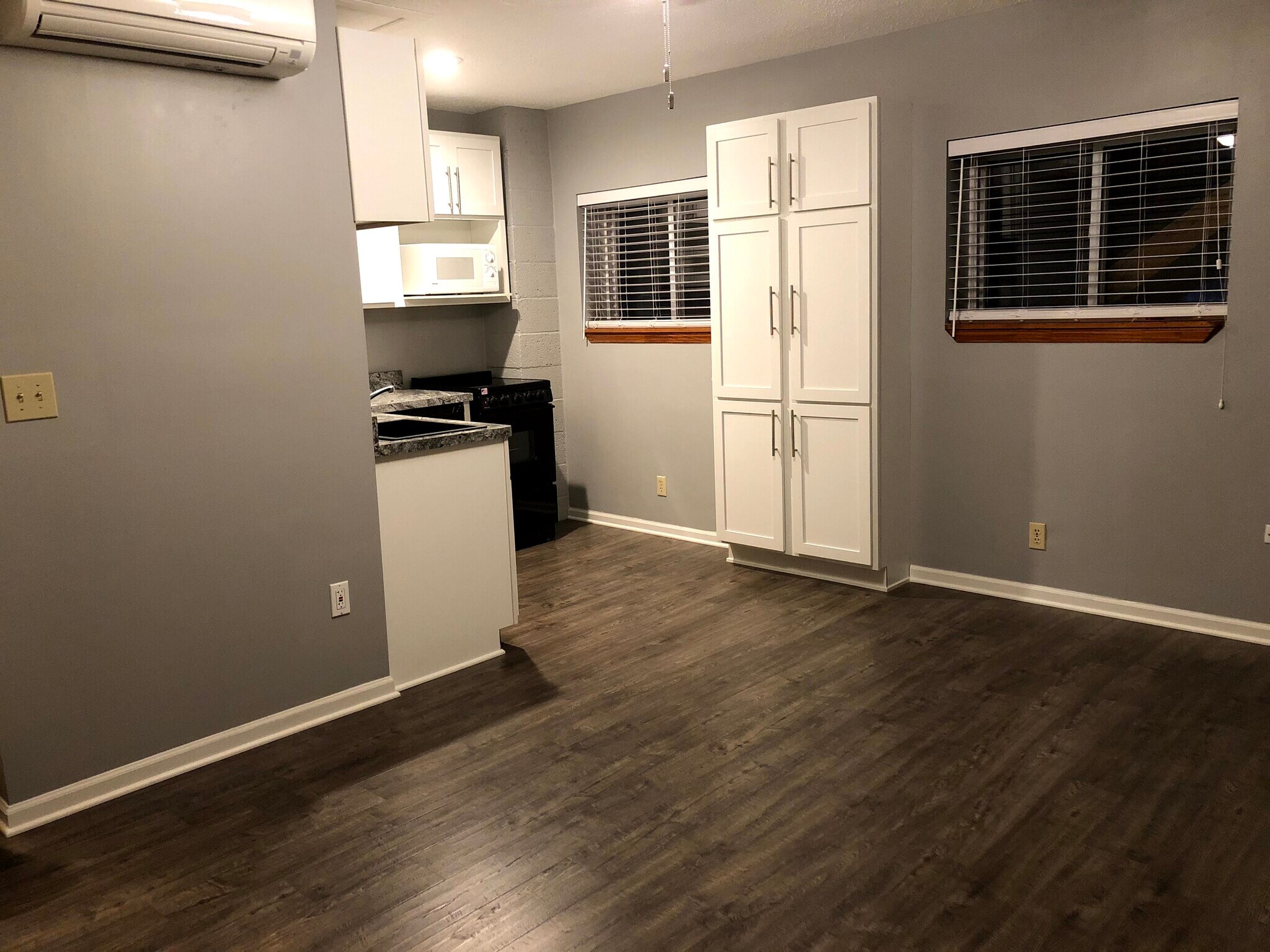 Building Photo - 124 E Main St