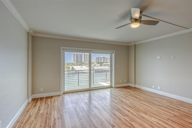 Building Photo - 2900 NE 30th St