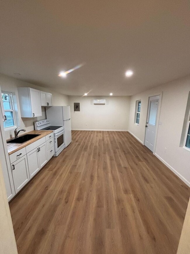 Building Photo - Cranfield Resort