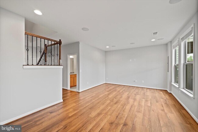 Building Photo - 42424 Dogwood Glen Square