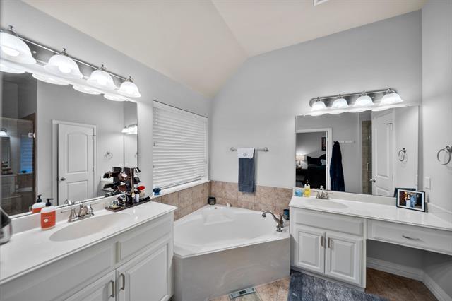 Building Photo - 674 Burr Oak Dr