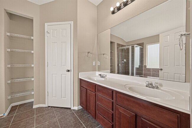 Building Photo - 26339 Richwood Oaks Dr