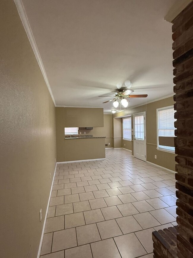 Building Photo - Spacious 3-Bedroom, 2-Bath Home in the Heart of Birmingham!