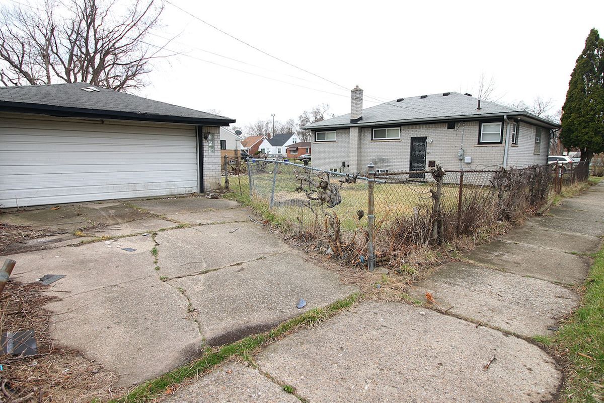 Building Photo - 18112 Justine St