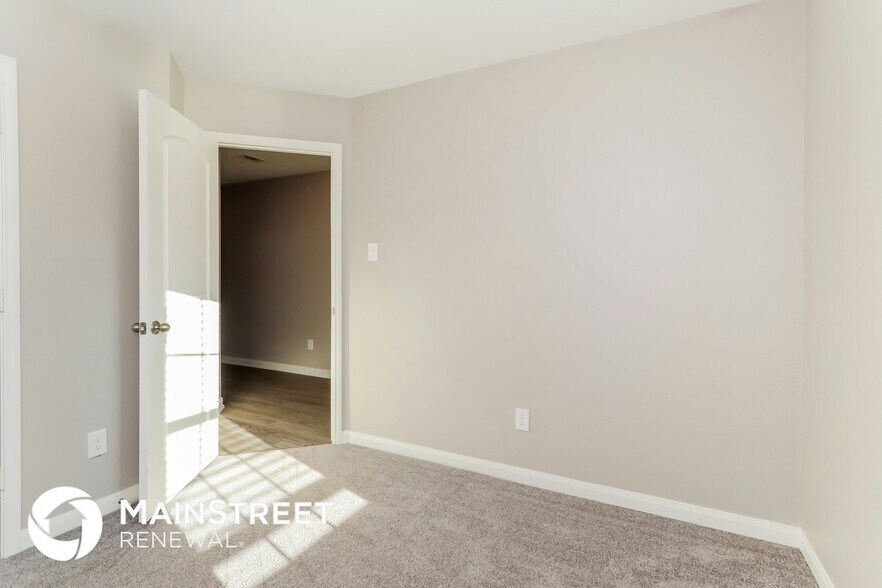Building Photo - 23014 Bellini Dr