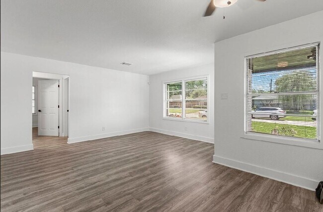 Building Photo - 4303 Dacca Dr