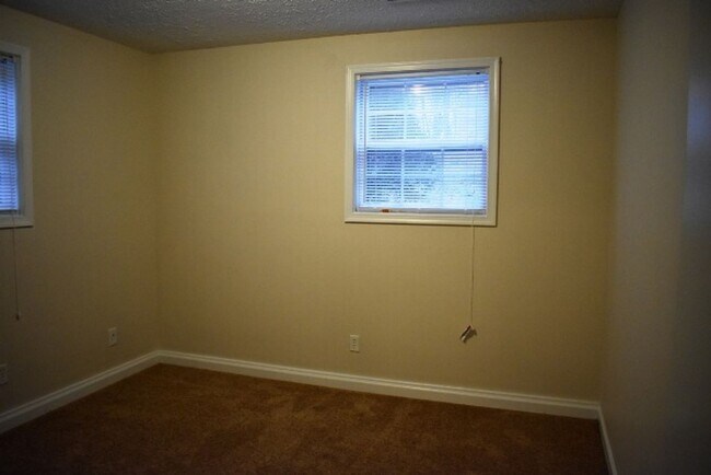 Building Photo - 154 Lee Pl