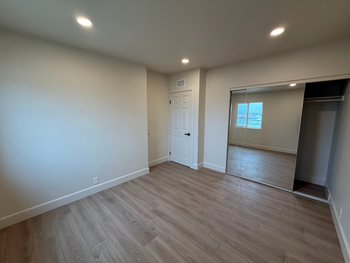 Building Photo - 28240 Via Princesa