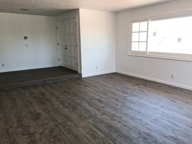 Building Photo - 11768 Shadowglen Rd