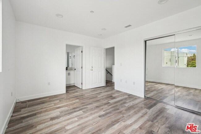Building Photo - 2516 Malabar St