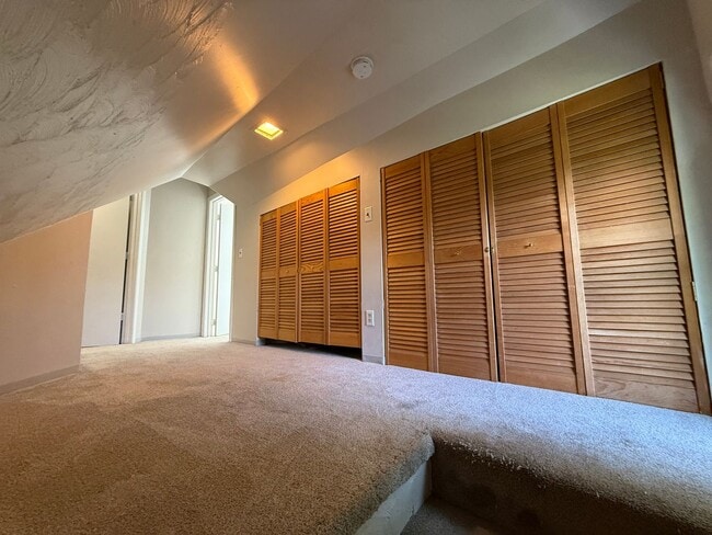 Building Photo - Beautiful 5 Bed 3 Bath Single Family Home ...