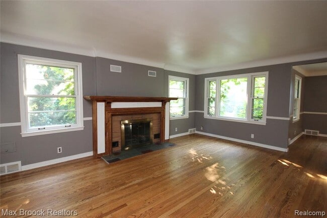 Building Photo - 702 Hendrie Blvd