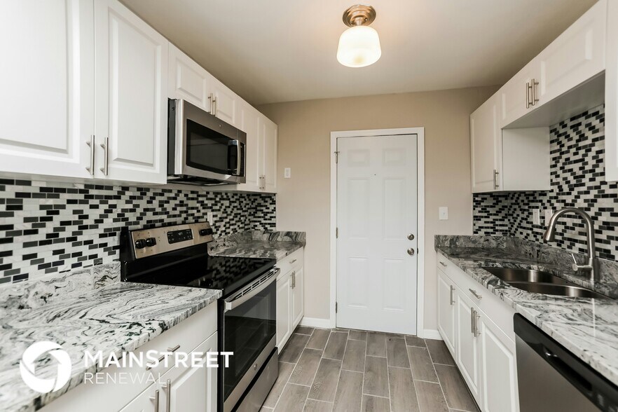 Building Photo - 913 Bethune Dr