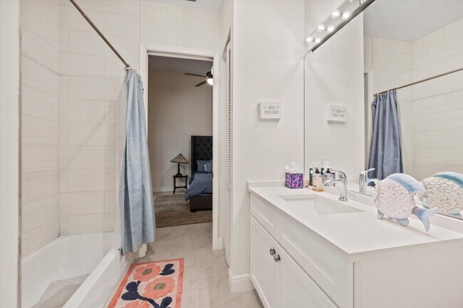 Building Photo - 10891 Fairmont Village Dr