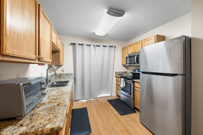 Building Photo - 2 Bed / 2 Bath Bridge-Level Condo with Ocean View & 2 parking stalls