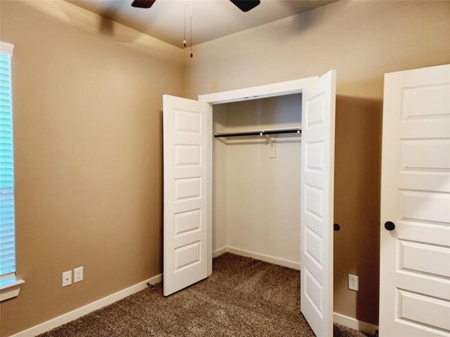Building Photo - 9836 Grosbeak Ln
