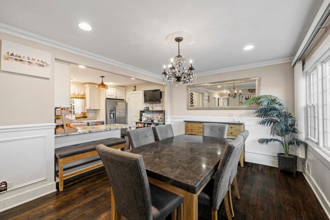 Building Photo - 8602 Oak Park Ave