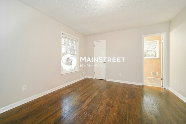 Building Photo - 3 Bedroom Pet-Friendly Home in Jonesboro, GA with Main Street Renewal