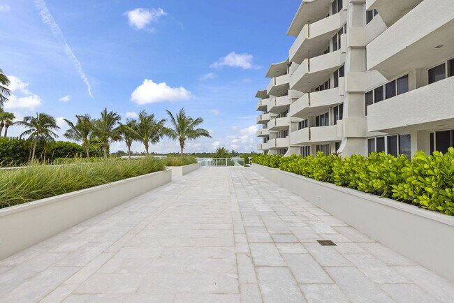 Building Photo - 2773 S Ocean Blvd