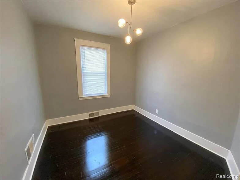 Building Photo - 557 Hague St