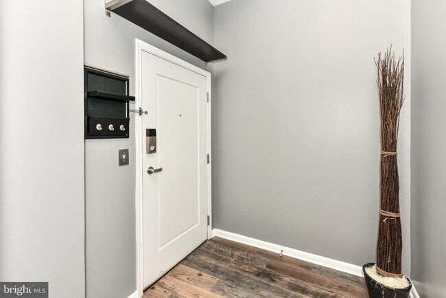 Building Photo - 355 I St SW