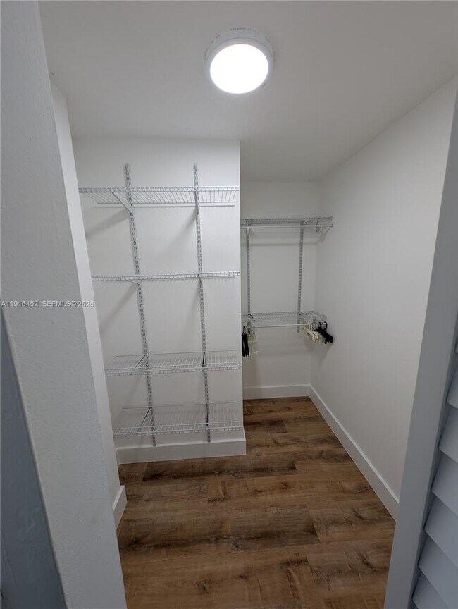 Building Photo - 7440 Harding Ave