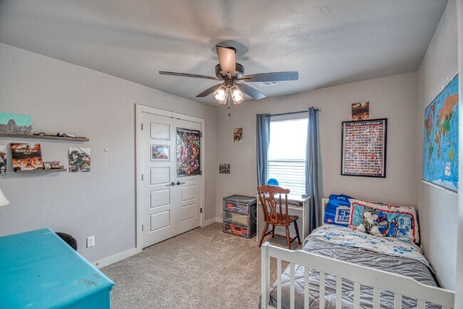 Building Photo - Spacious 5-Bedroom Home with 3 Full Baths ...
