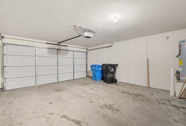 Building Photo - Solar Home with Nice Floorplan in a Great ...