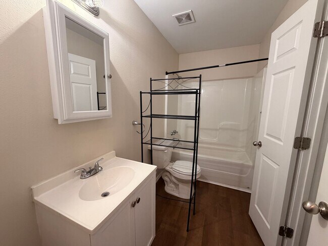 Building Photo - 408 NE 7th St