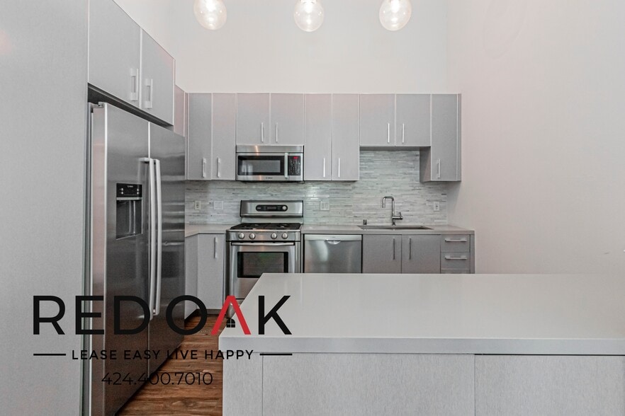 Building Photo - 1168 S Barrington Ave