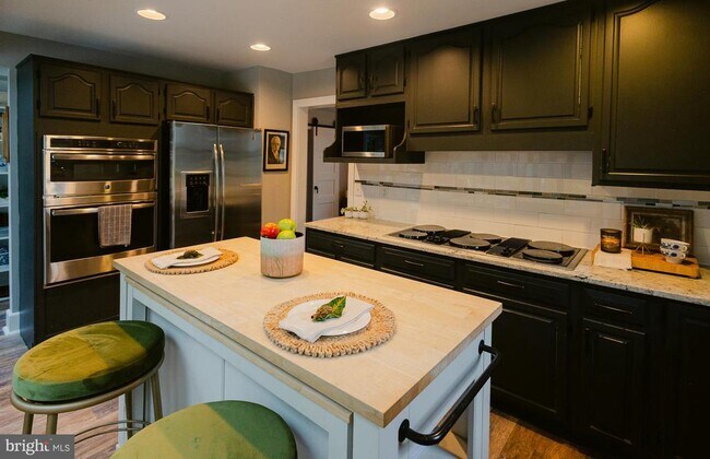 Building Photo - 15841 York Rd