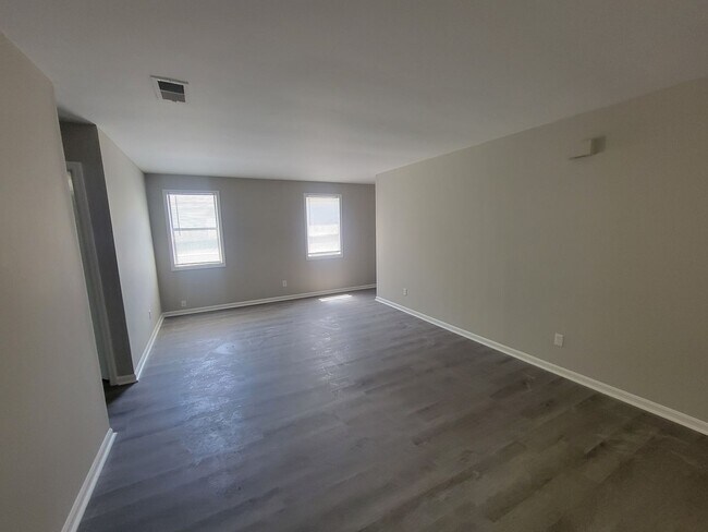 Building Photo - 1546 Hamilton Dr