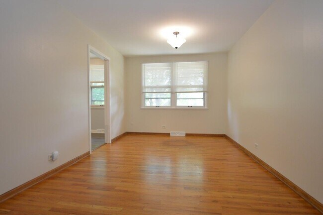 Building Photo - 651 S Stuart Ln